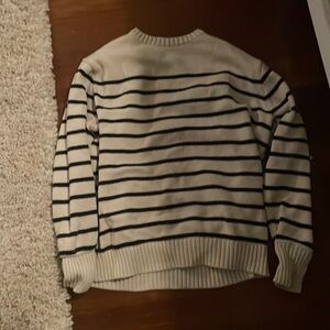 NEVER WORN - Brandy Melville sweater